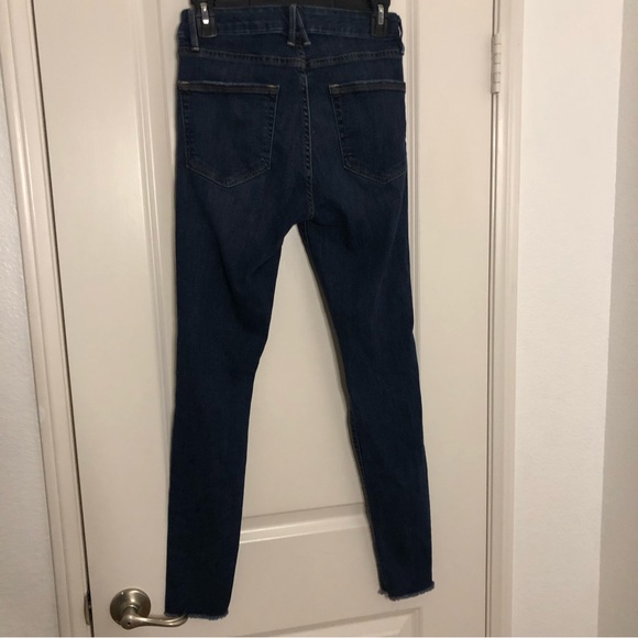 Good American Good Legs High Waist Crop Distressed Skinny Jeans 2/26 Médium wash - Picture 9 of 15